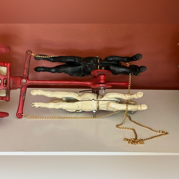 VINTAGE ANTIQUE 19” CAST IRON HORSE DRAWN FIRE ENGINE / HOSE WAGON TOY - Picture 16 of 16